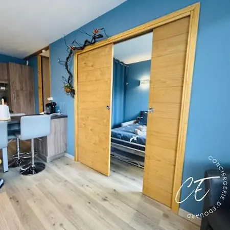 A Pied - Calme, Balcon & Parking Prive Apartment